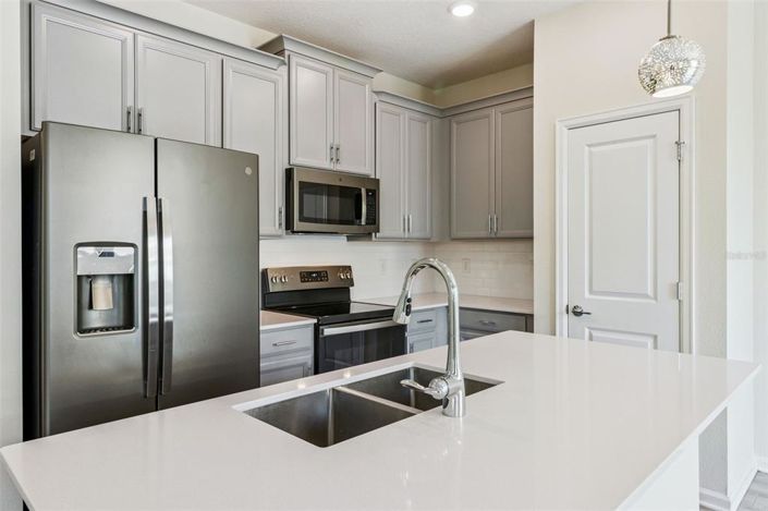 Image No.10-3 Bed Townhouse for sale