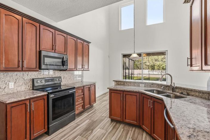 Image No.11-6 Bed Property for sale