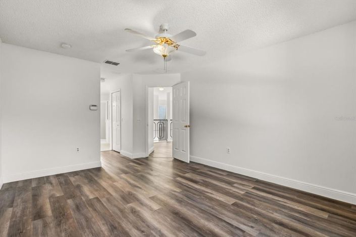 Image No.18-6 Bed Property for sale