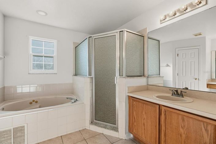 Image No.19-6 Bed Property for sale