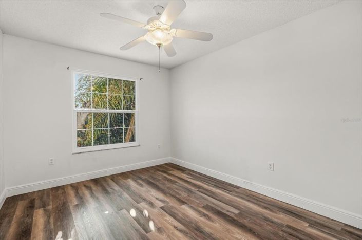 Image No.25-6 Bed Property for sale