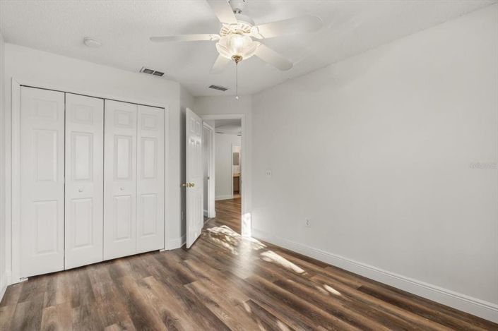 Image No.26-6 Bed Property for sale