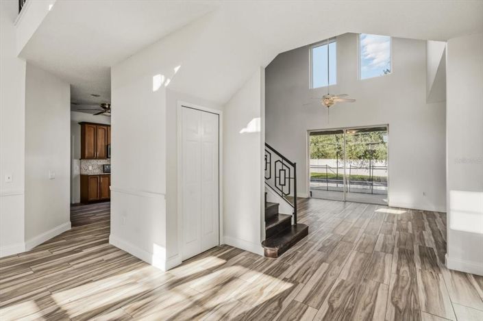 Image No.5-6 Bed Property for sale