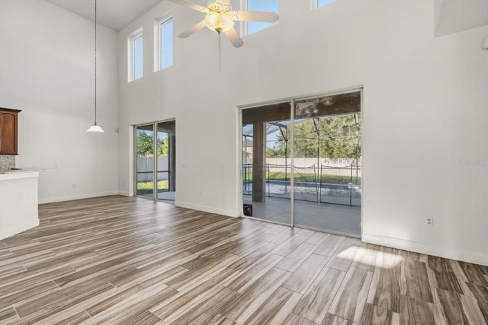 Image No.6-6 Bed Property for sale