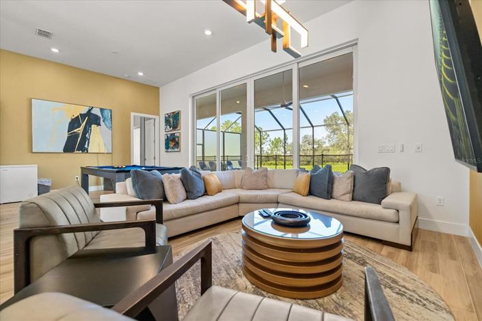 Image No.13-6 Bed Property for sale