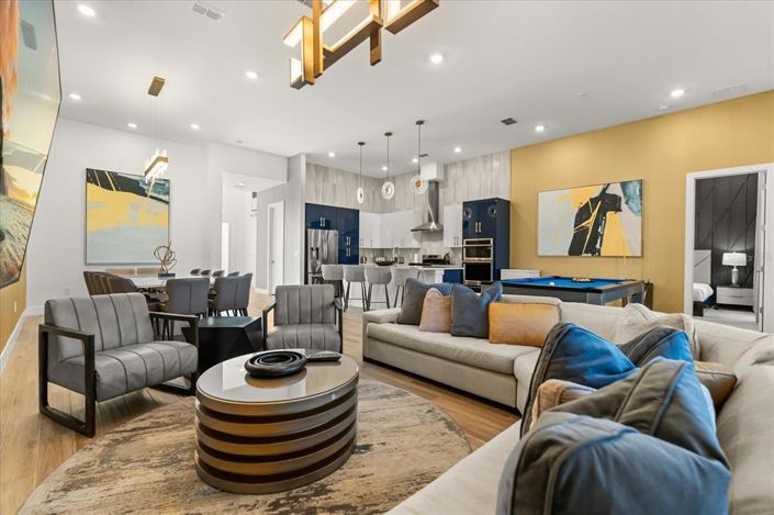 Image No.14-6 Bed Property for sale