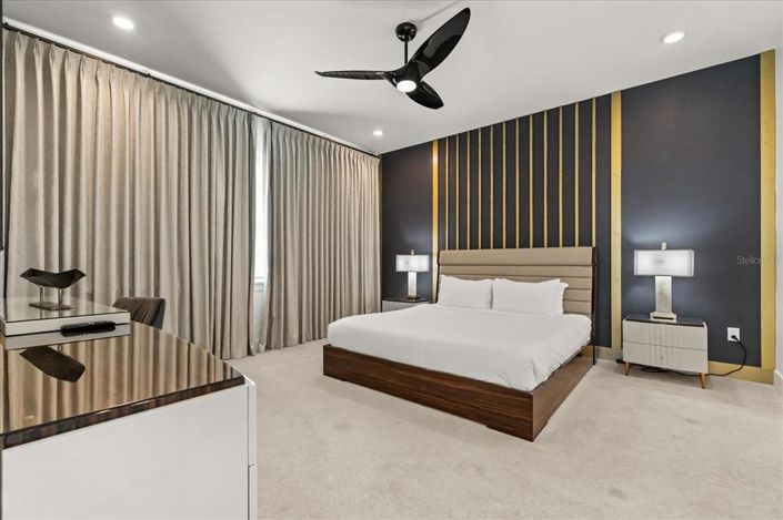 Image No.18-6 Bed Property for sale