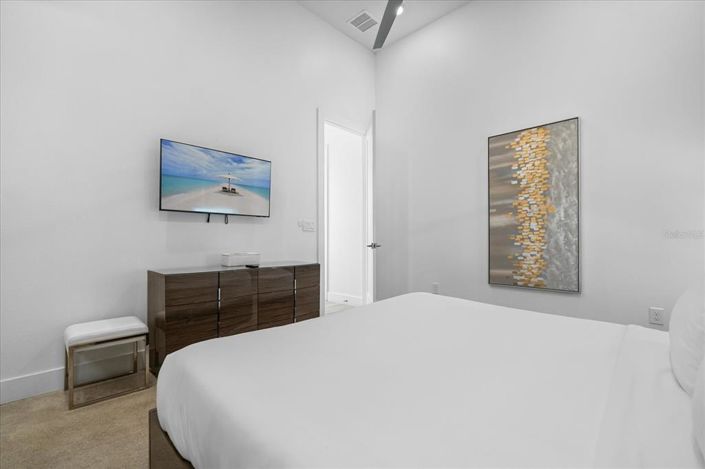 Image No.22-6 Bed Property for sale