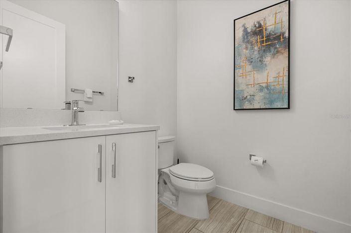 Image No.24-6 Bed Property for sale