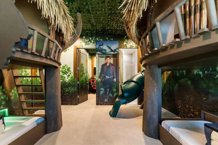 Image No.35-6 Bed Property for sale