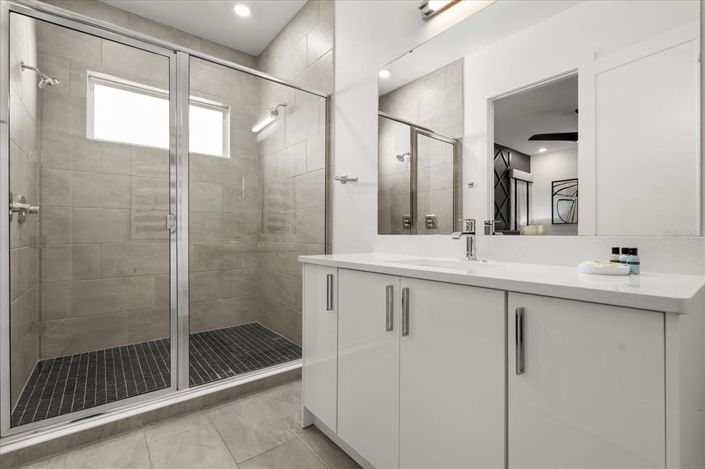 Image No.40-6 Bed Property for sale