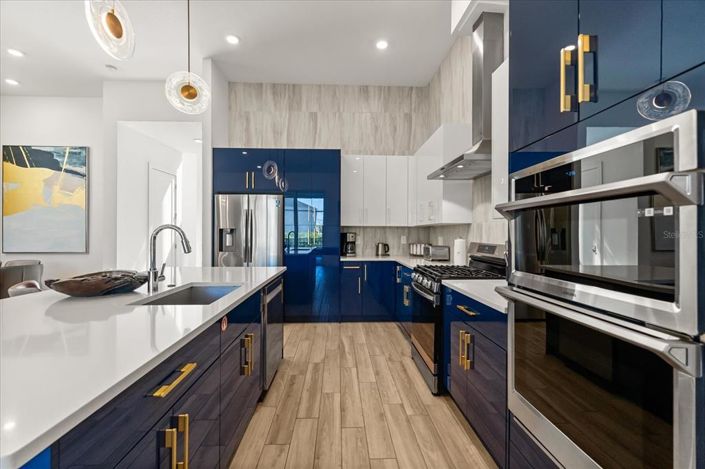 Image No.6-6 Bed Property for sale