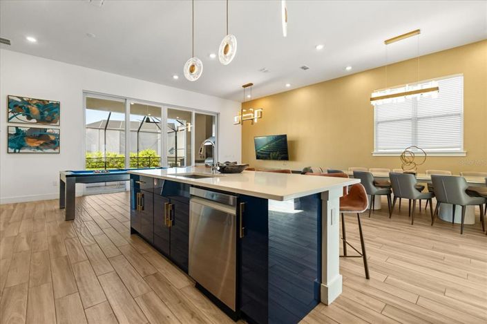 Image No.9-6 Bed Property for sale