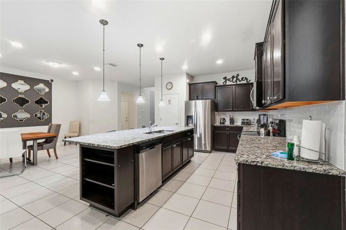 Image No.10-8 Bed Property for sale