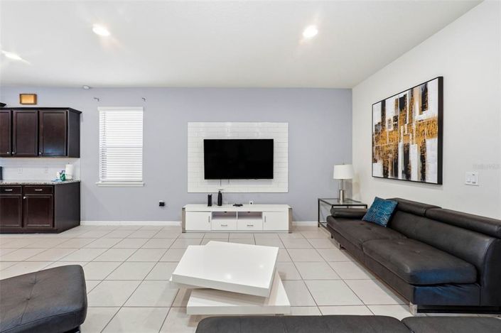 Image No.15-8 Bed Property for sale