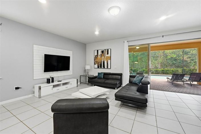 Image No.16-8 Bed Property for sale