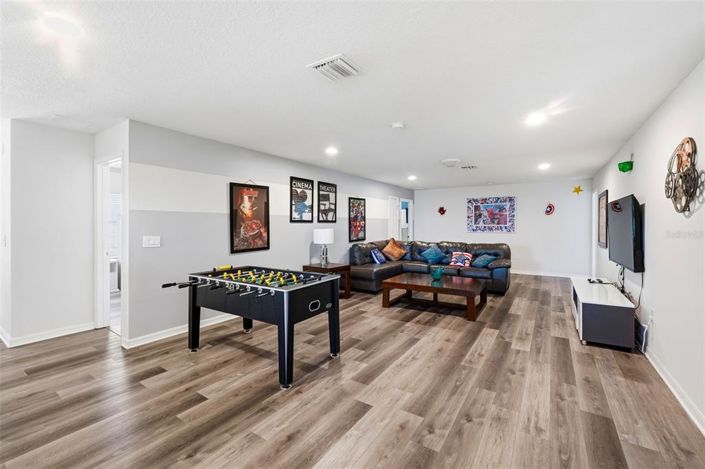 Image No.21-8 Bed Property for sale