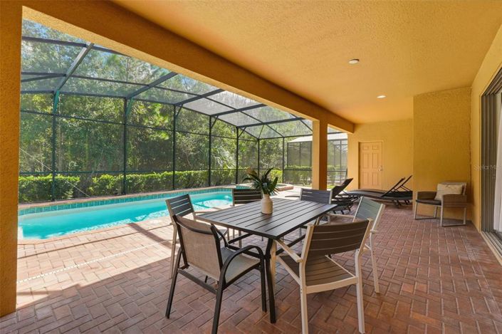 Image No.28-8 Bed Property for sale