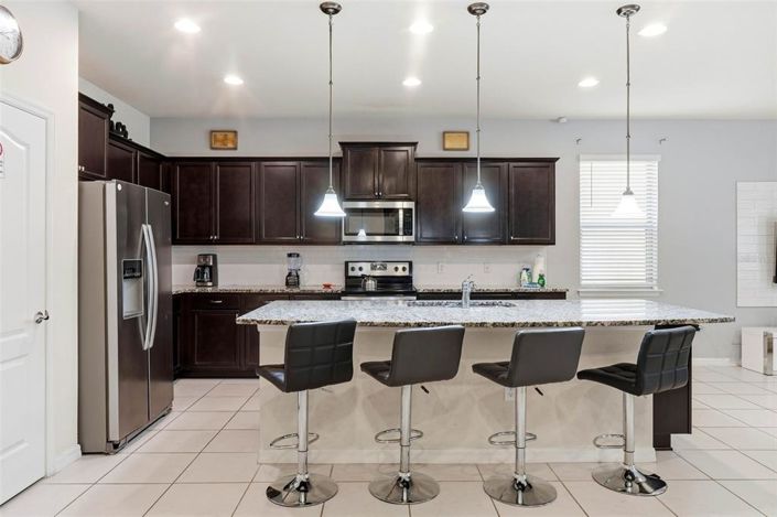 Image No.8-8 Bed Property for sale