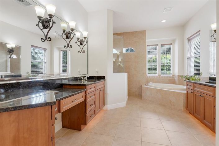 Image No.20-5 Bed Property for sale