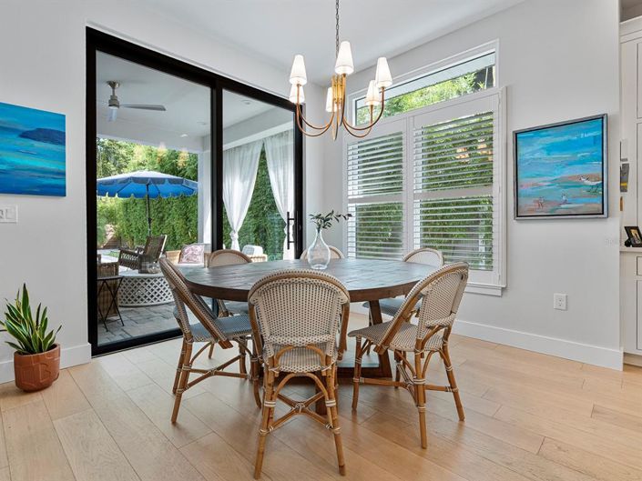 Image No.10-5 Bed Property for sale