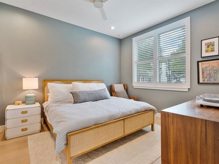 Image No.14-5 Bed Property for sale