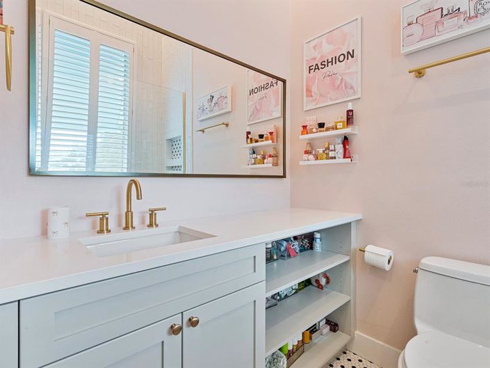 Image No.19-5 Bed Property for sale