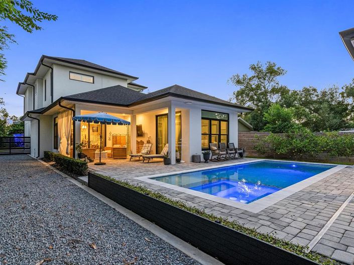 Image No.2-5 Bed Property for sale