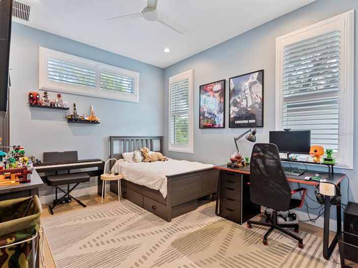 Image No.22-5 Bed Property for sale