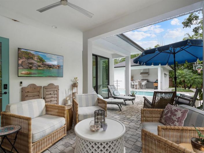 Image No.24-5 Bed Property for sale