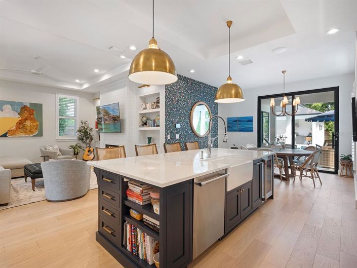 Image No.9-5 Bed Property for sale