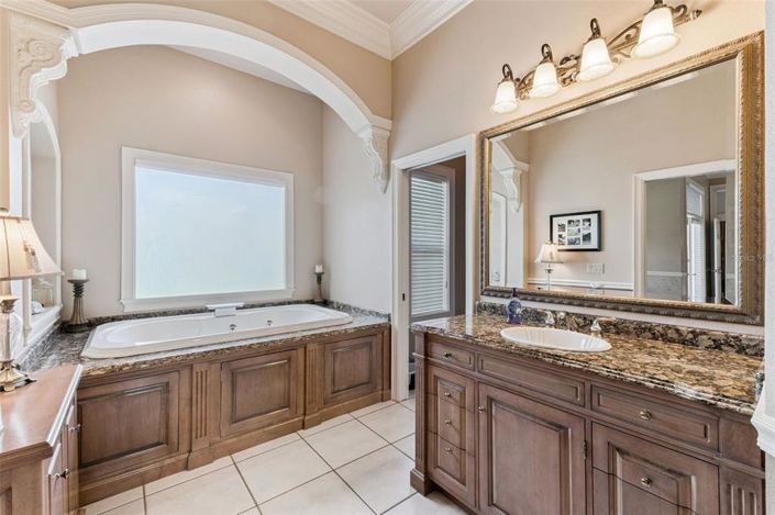 Image No.28-4 Bed Property for sale