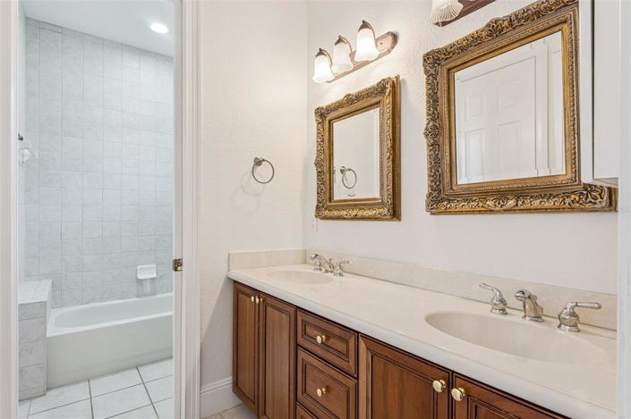 Image No.27-5 Bed Property for sale