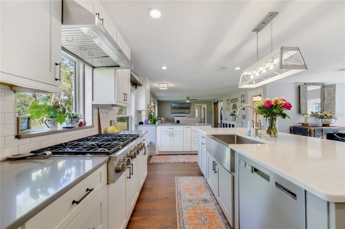 Image No.10-3 Bed Property for sale