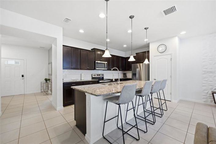 Image No.10-5 Bed Townhouse for sale