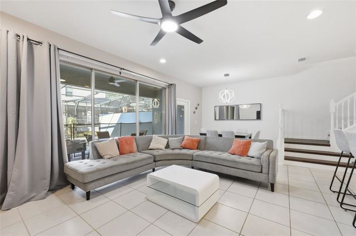 Image No.14-5 Bed Townhouse for sale