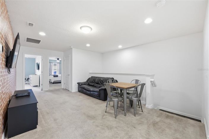 Image No.17-5 Bed Townhouse for sale