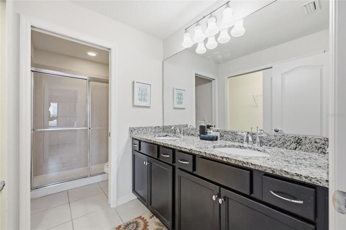 Image No.22-5 Bed Townhouse for sale