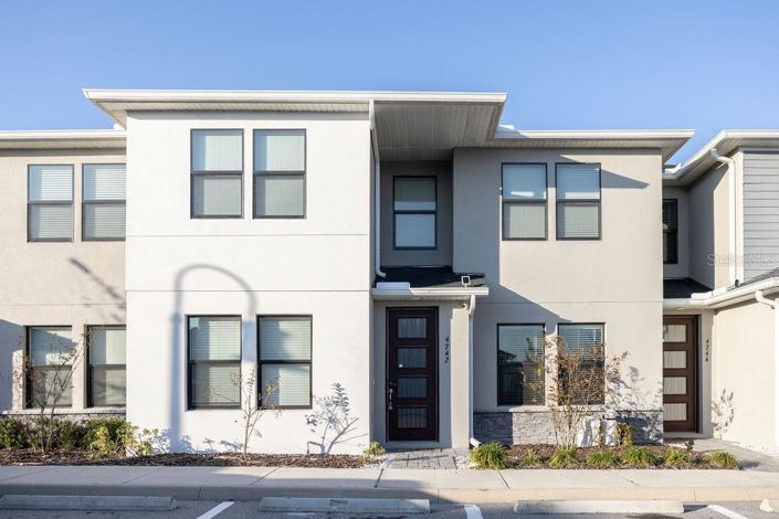 Image No.1-4 Bed Townhouse for sale