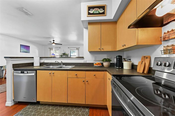 Image No.17-3 Bed Property for sale