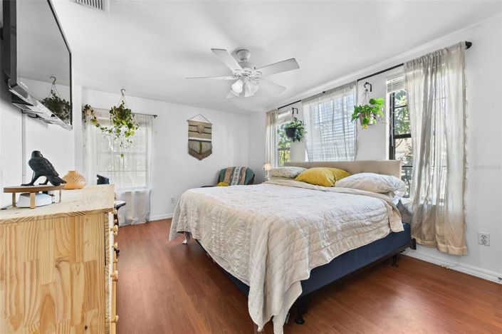 Image No.28-3 Bed Property for sale