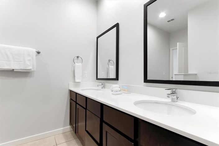 Image No.28-2 Bed Townhouse for sale