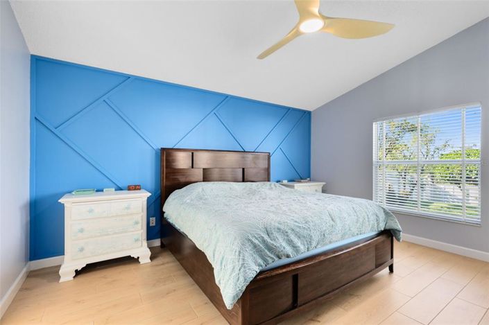 Image No.13-3 Bed Property for sale