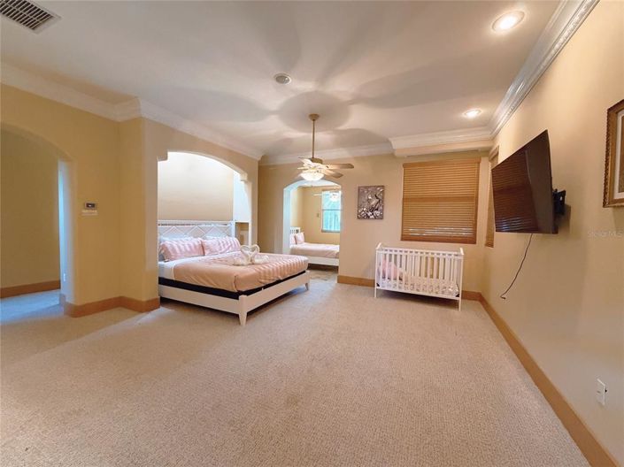 Image No.15-5 Bed Property for sale