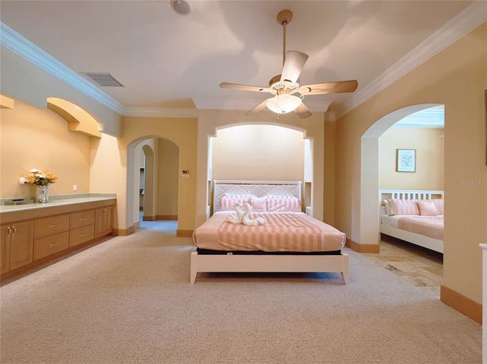 Image No.16-5 Bed Property for sale