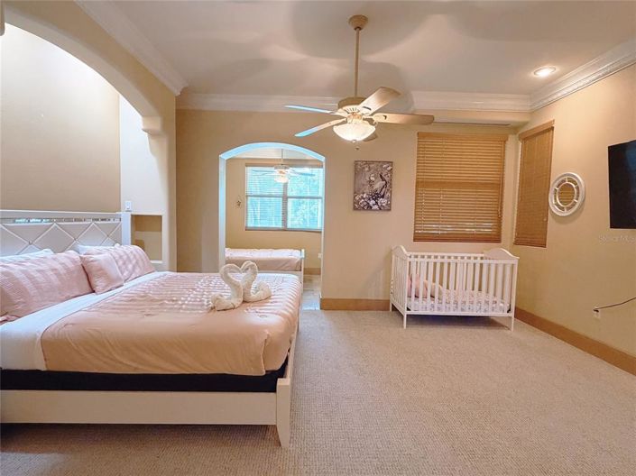 Image No.19-5 Bed Property for sale