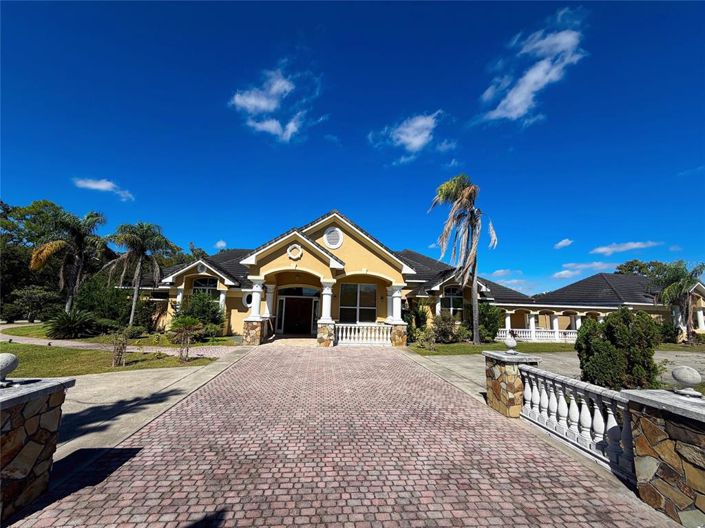 Image No.2-5 Bed Property for sale