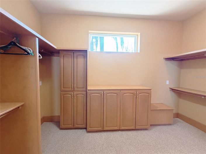 Image No.20-5 Bed Property for sale