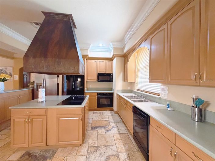 Image No.44-5 Bed Property for sale