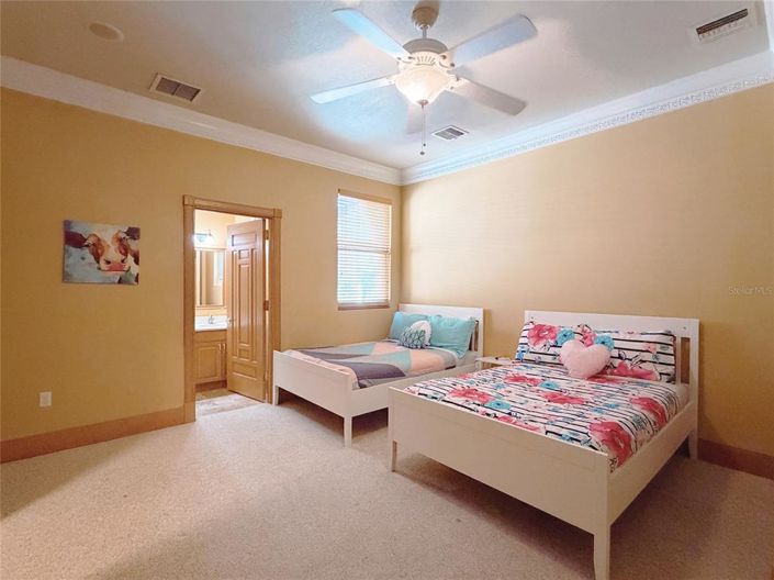 Image No.54-5 Bed Property for sale